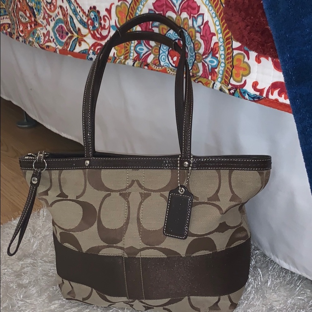 100% authentic COACH shoulder bag